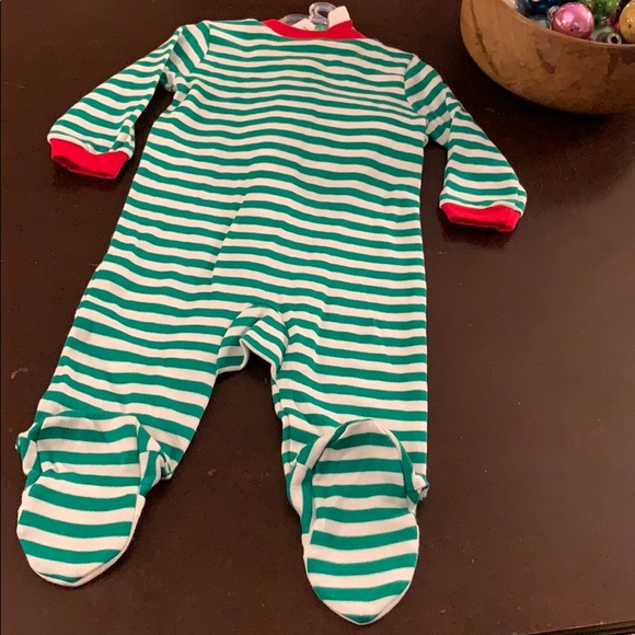 Carter’s 6m Footie Onesie with Matching Hat - Picture 8 of 8